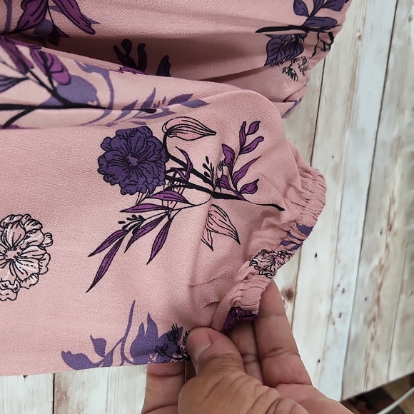 Torrid, women's Mauve and lavender floral top, snap closure, long sleeves, Sz 2 - Picture 3 of 8